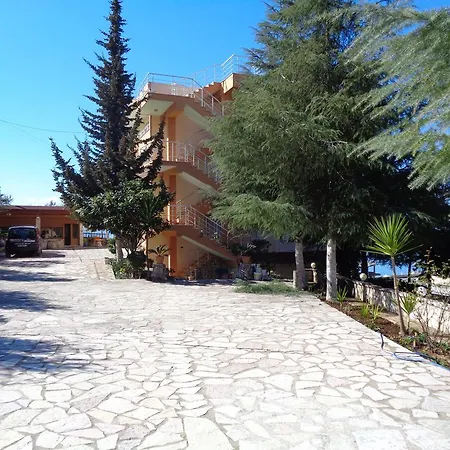 Velcani Πανσιόν Σαράντα