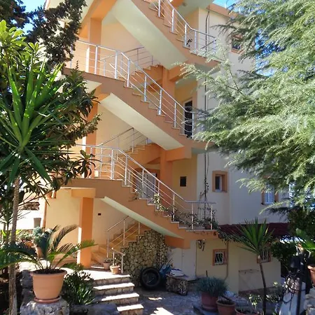 Πανσιόν Velcani Σαράντα