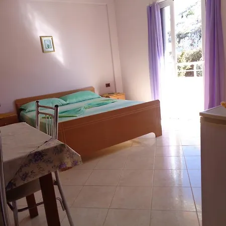 Πανσιόν Velcani 3*