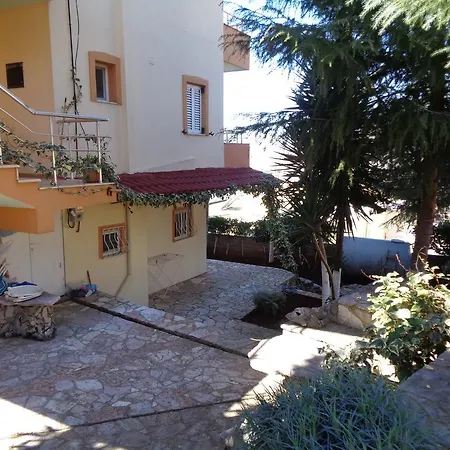 Velcani Πανσιόν 3*